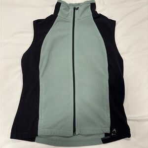 Color block fleece vest